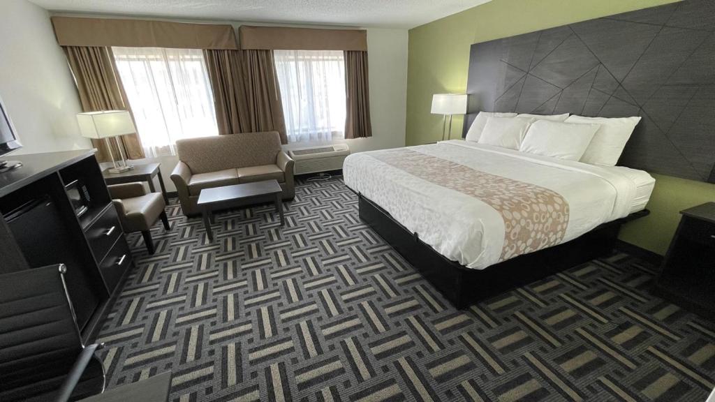 La Quinta Inn by Wyndham Cincinnati North - image 7