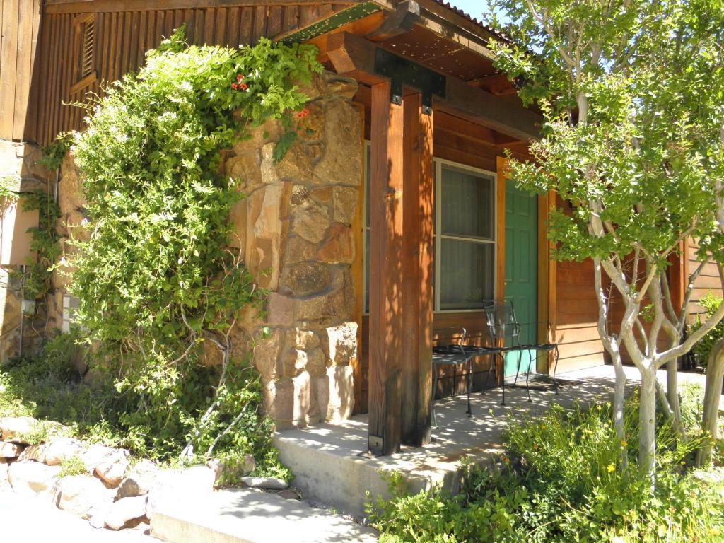 Flanigan`s Inn - image 2