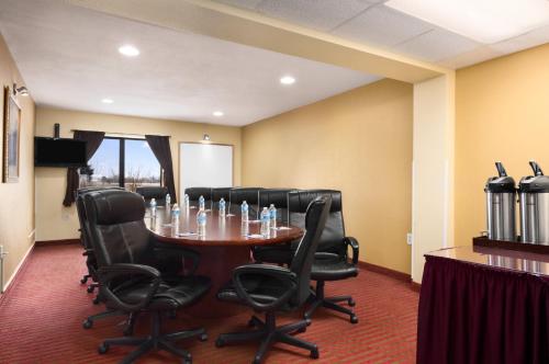Baymont by Wyndham Springfield - image 5