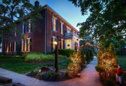 Historic Maple Hill Manor Bed & Breakfast