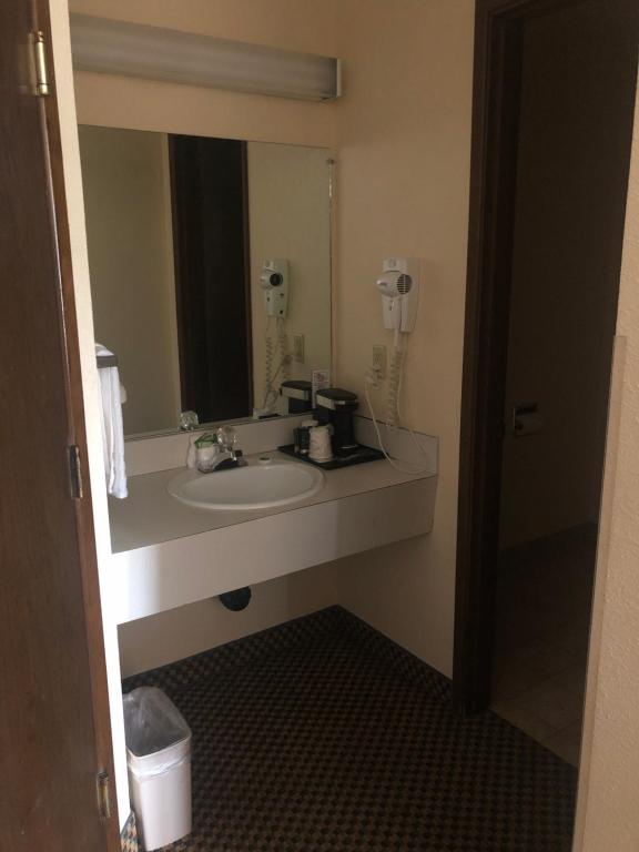 GuestHouse Inn & Suites Eugene/Springfield - image 5