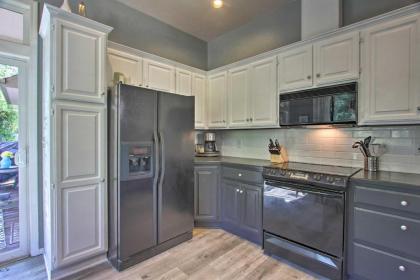 Pet-Friendly Home with Grill 2 Mi to Autzen Stadium! - image 15