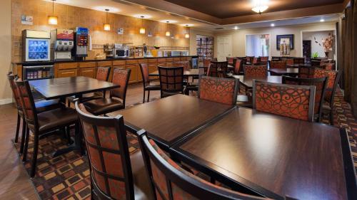 Best Western Coach House - image 2