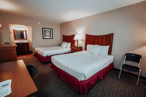 Lamplighter Inn and Suites - North - main image