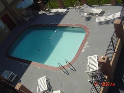 Days Inn & Suites by Wyndham Springfield on I-44 - image 2