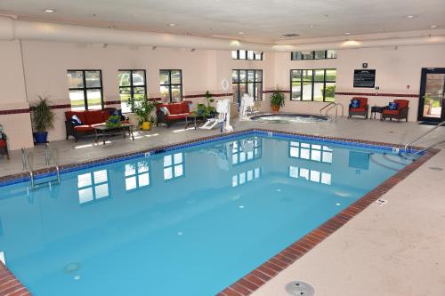 Hampton Inn & Suites Springfield - image 5