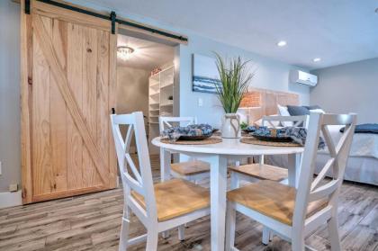 Coral Cottage Stylish Studio Suite on Canal Walkable to Beach Private Parking - image 10