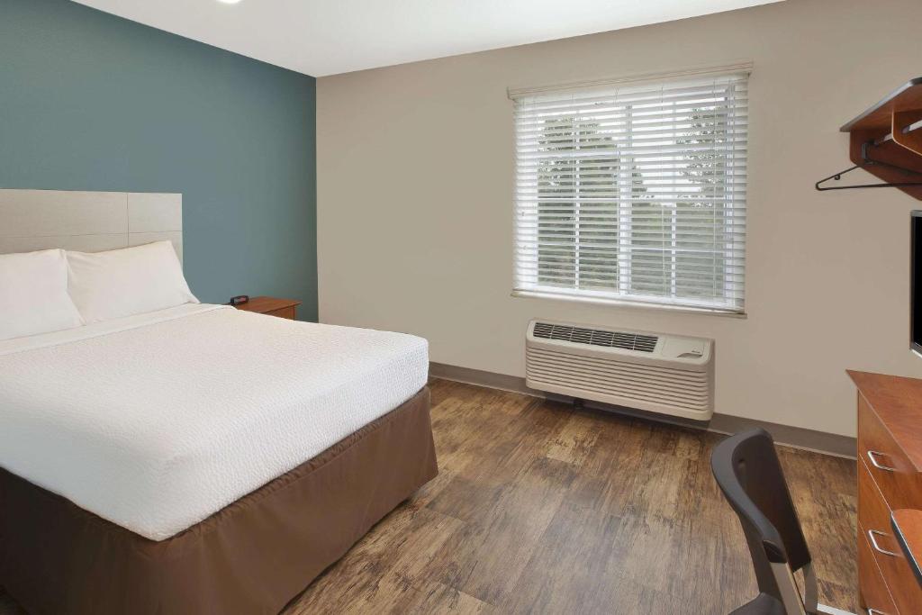 WoodSpring Suites St Louis St Charles - image 3
