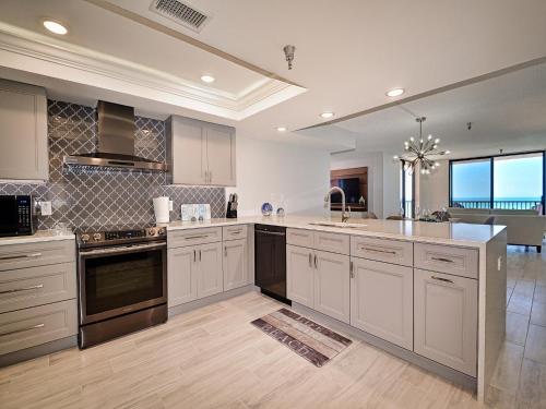 Madeira Towers 802 Renovated Madeira Towers Beachfront 2 Bedroom 2 Bathroom Condo 23143 - image 3