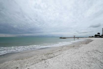 St Pete Beach Condo with Pool 5-Min Walk to Beach!