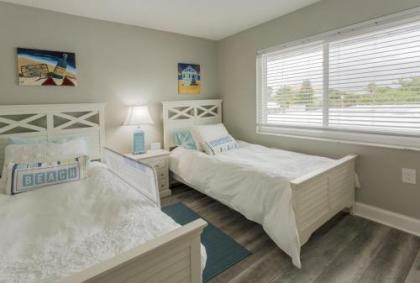 Waterfront  Pool Star5Vacations St Pete Beach