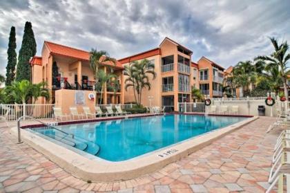 Colorful Bungalow with Pool Less Than 2Mi to Upham Beach!