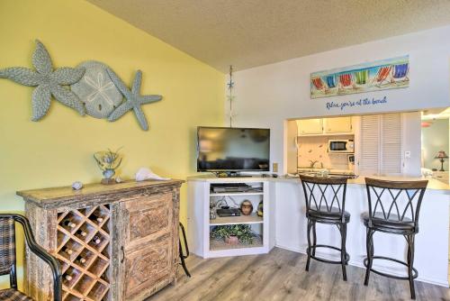 Oceanfront Condo with Pool Walk to Beach and Bars - image 3