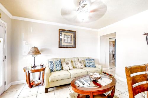 Coconut Villas Beach Bungalow - image 2