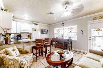 Coconut Villas Beach Bungalow - image 4