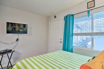 Bright Gulf Coast Escape 8 Mi to Johns Pass