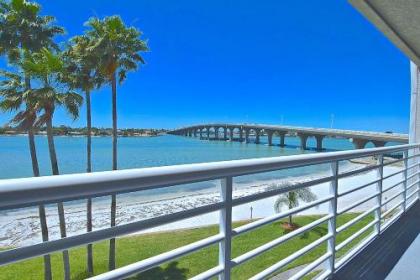 Bahia Vista 8 414 2 Bedroom Sleeps 4 4th Floor Heated Pool Spa Near Beach WiFi St Petersburg Florida