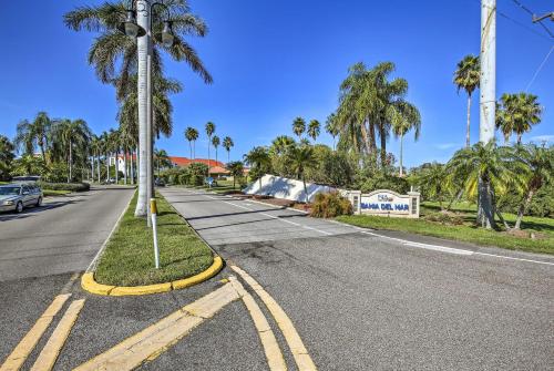 St Pete Condo with Heated Pool - 3 Miles to Beach - image 3