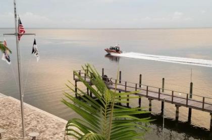 Bayfront Condo 3Mi to Downtown St Petersburg - image 2