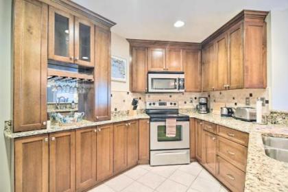 St Pete Condo with Lanai Pool and Beach Access - image 3