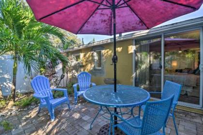 Cozy Pet Friendly Palms about 4 Miles to St Pete Beach