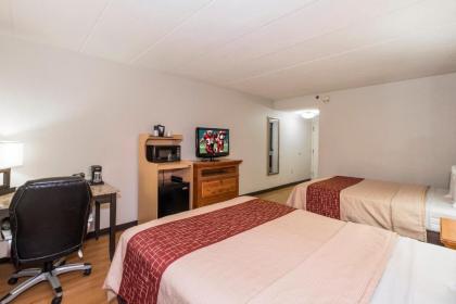 Red Roof Inn & Suites Stafford - image 4