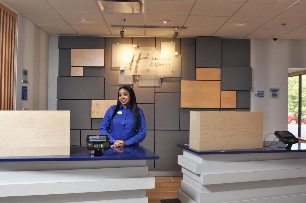 Holiday Inn Express Quantico - Stafford an IHG Hotel - image 2