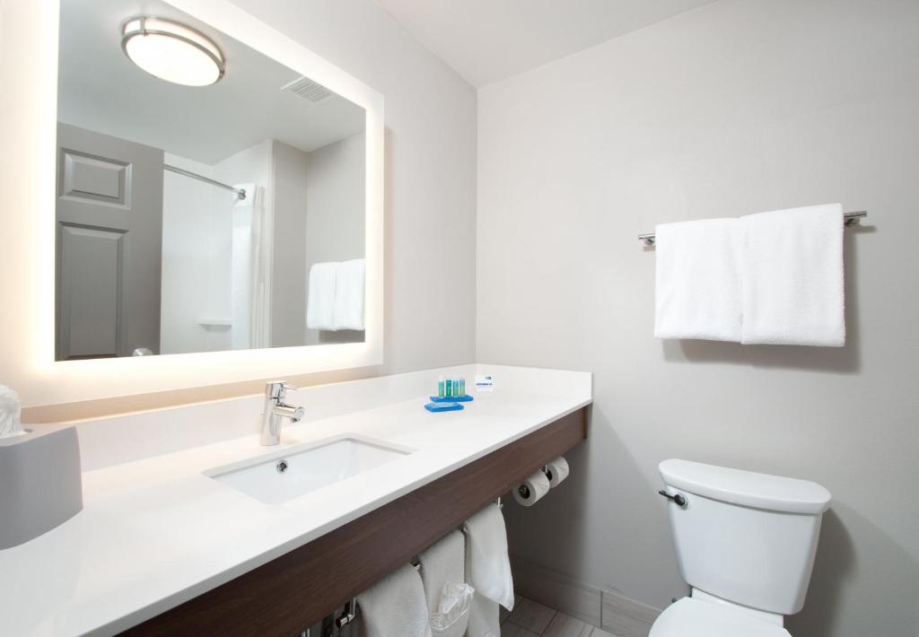 Holiday Inn Express Quantico - Stafford an IHG Hotel - image 6