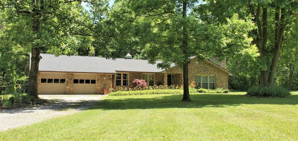 Amos`s Willow Bend Stone Cottage - main image
