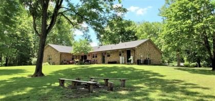 Amos`s Willow Bend Stone Cottage - image 6