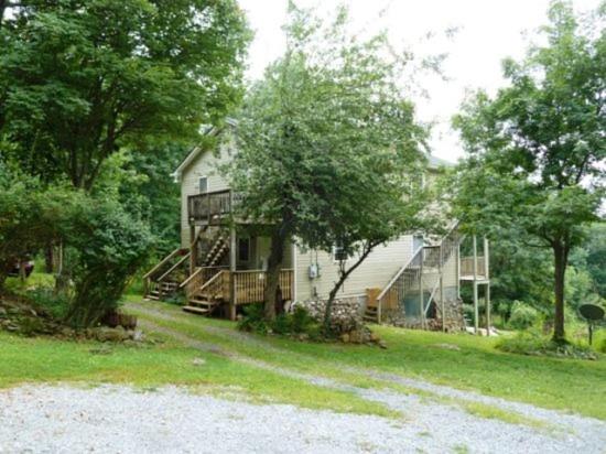 Mountain Roots Lodging - image 5