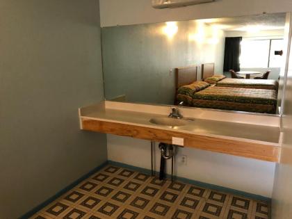 Chester Inn Motel - image 10