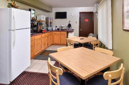 Americas Best Value Inn Staples - image 10