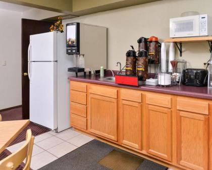 Americas Best Value Inn Staples - image 11