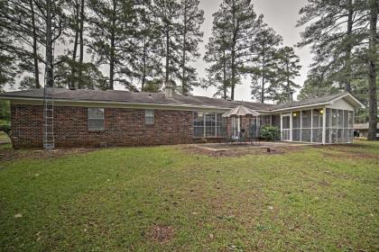 Charming Starkville House with Yard - 2 Mi to MSU! - image 2