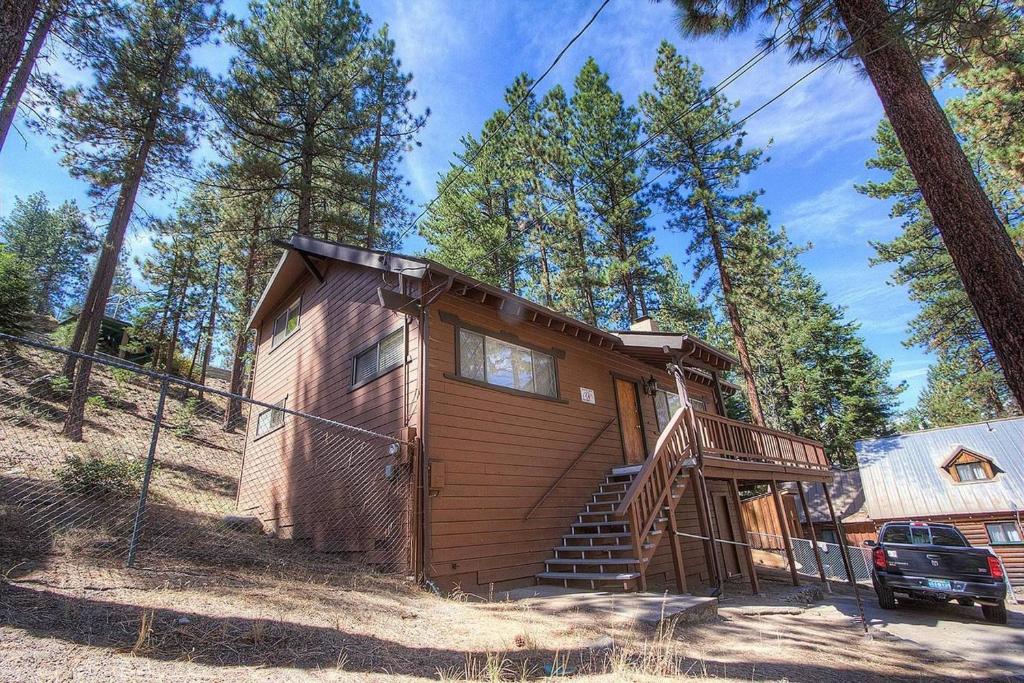 Foothill Folly by Lake Tahoe Accommodations - main image