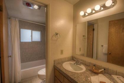 Foothill Folly by Lake Tahoe Accommodations - image 10