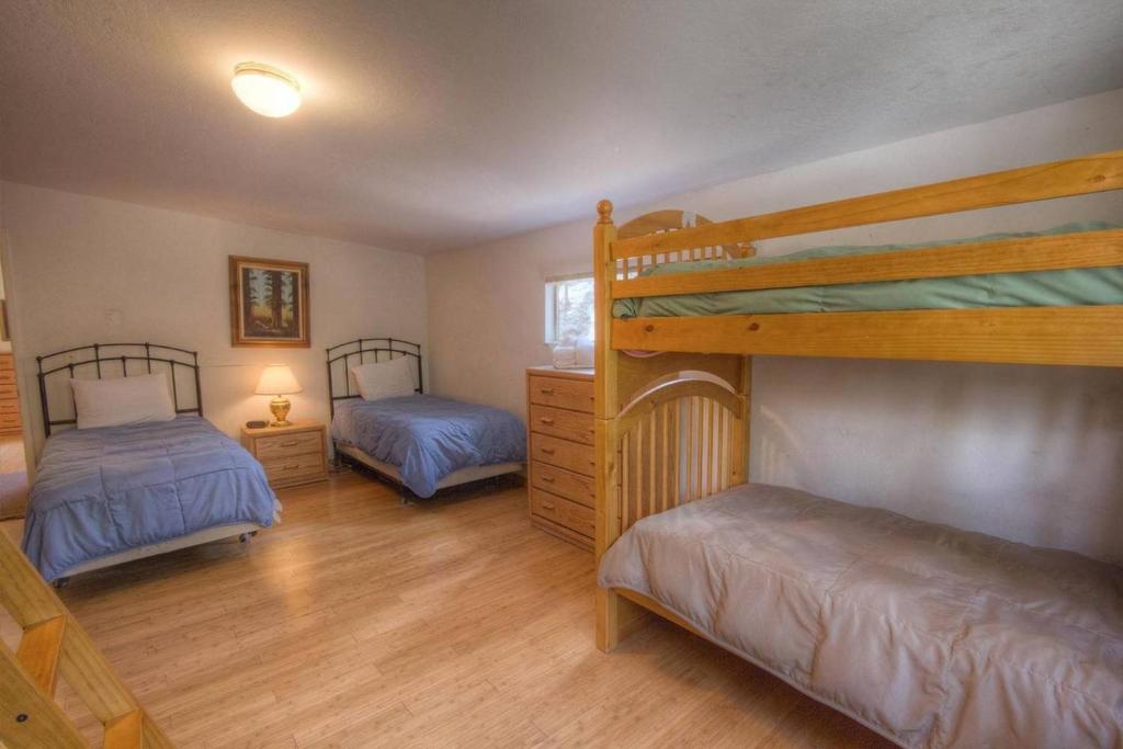Foothill Folly by Lake Tahoe Accommodations - image 7