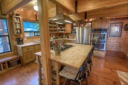 Smokey Joes by Lake Tahoe Accommodations - image 5