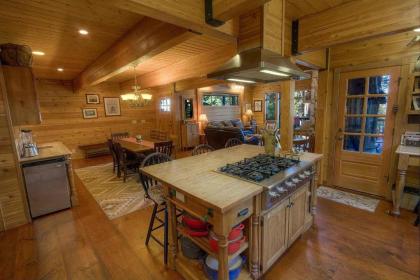 Smokey Joes by Lake Tahoe Accommodations - image 8