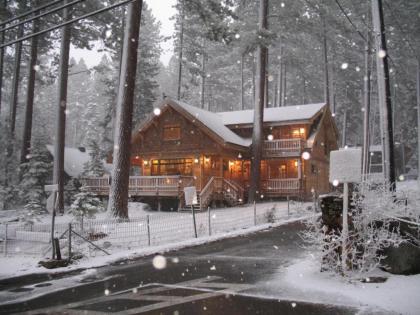 Smokey Joes by Lake Tahoe Accommodations - image 9
