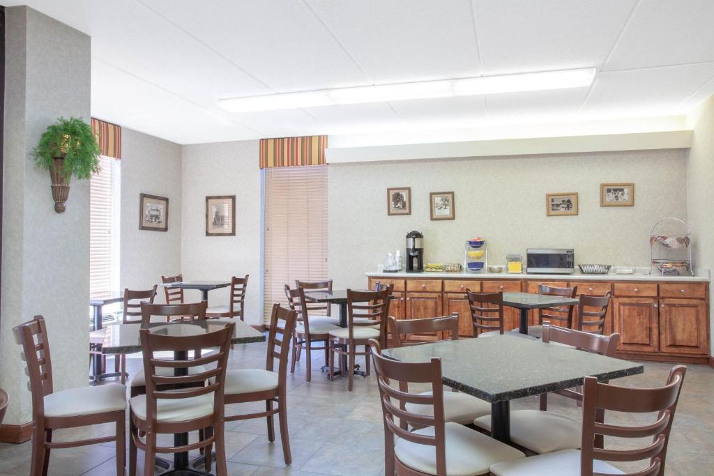 Days Inn by Wyndham Statesboro - image 2