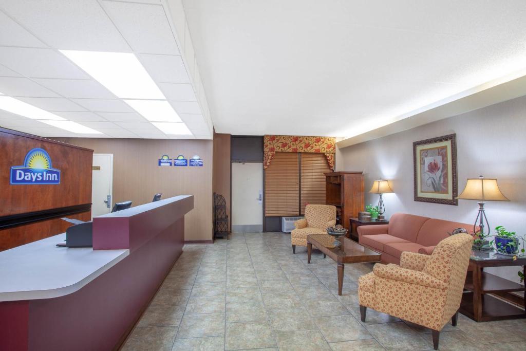 Days Inn by Wyndham Statesboro - image 5