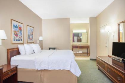 Days Inn by Wyndham Statesboro - image 6