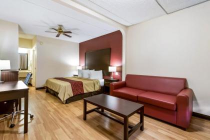 Red Roof Inn & Suites Statesboro - University - image 3