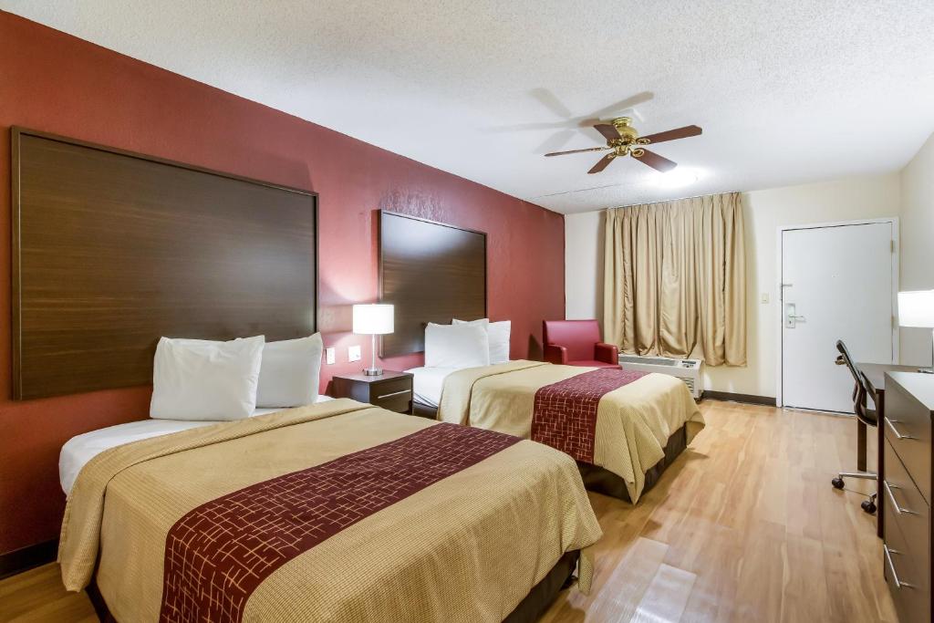 Red Roof Inn & Suites Statesboro - University - image 7