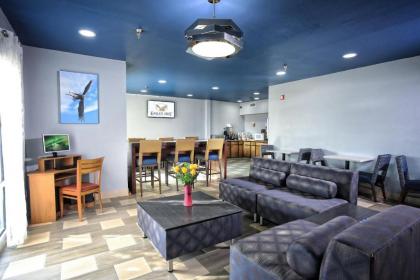 Eagles Nest Inn - image 10