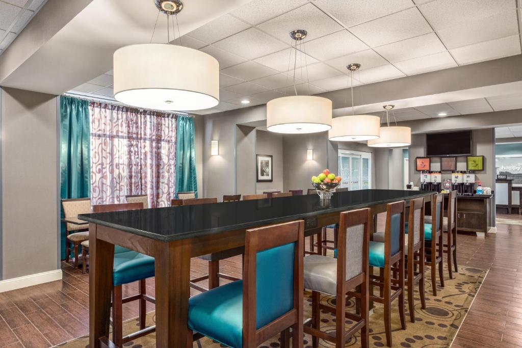 Hampton Inn Statesboro - image 2