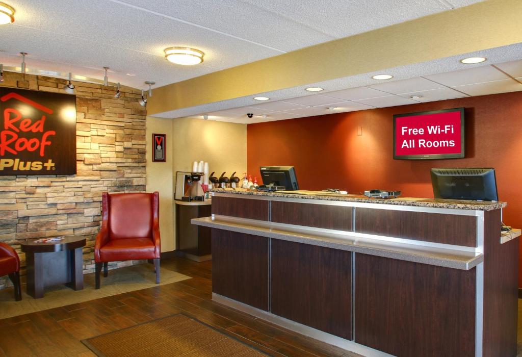 Red Roof Inn PLUS+ Statesville - image 2