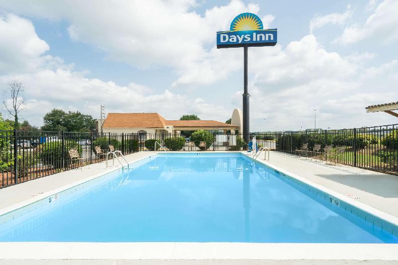 Days Inn by Wyndham Statesville - image 4